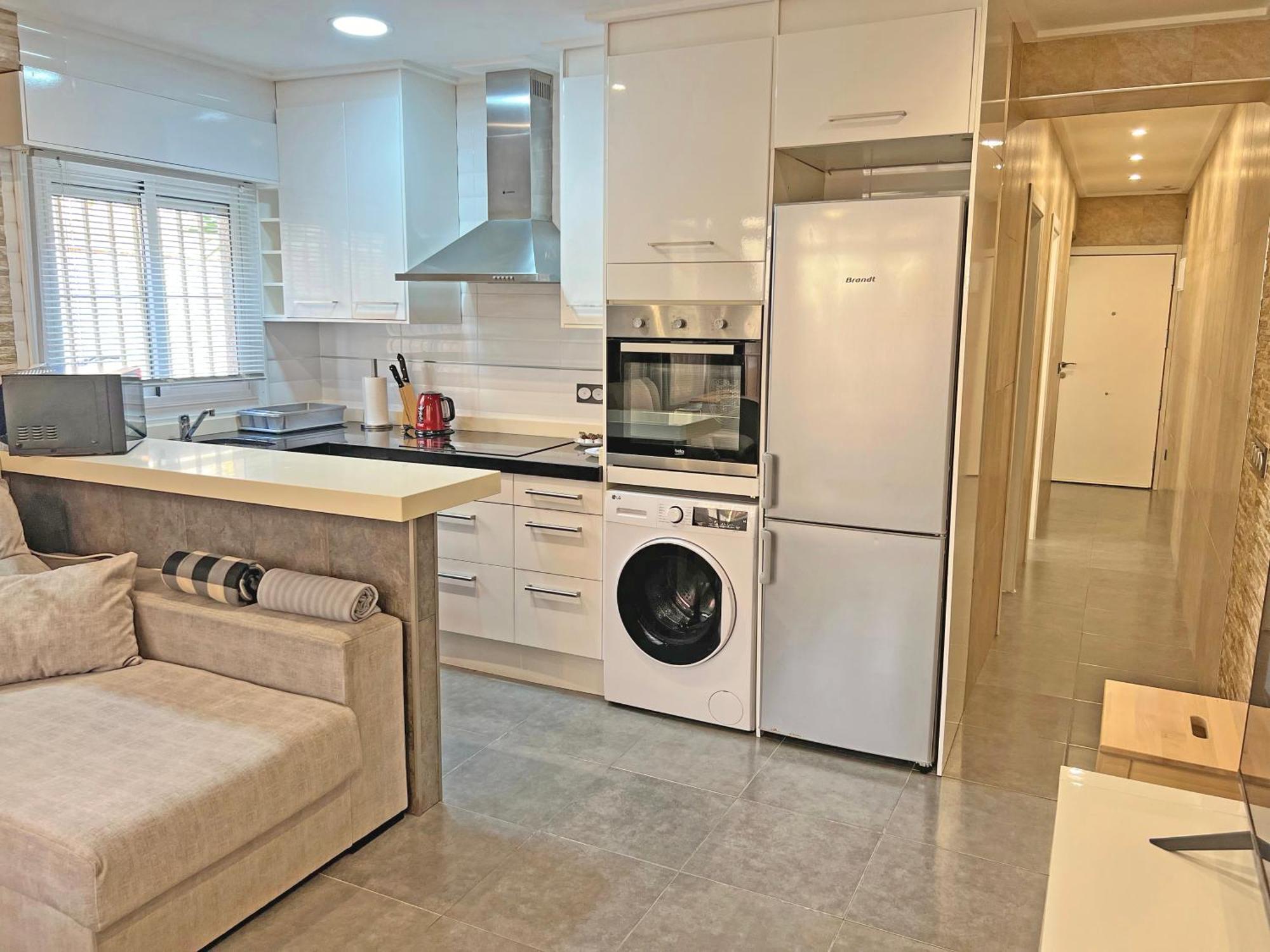 A 150 Metros Del Mar, Parking Gratis, Ac Apartament