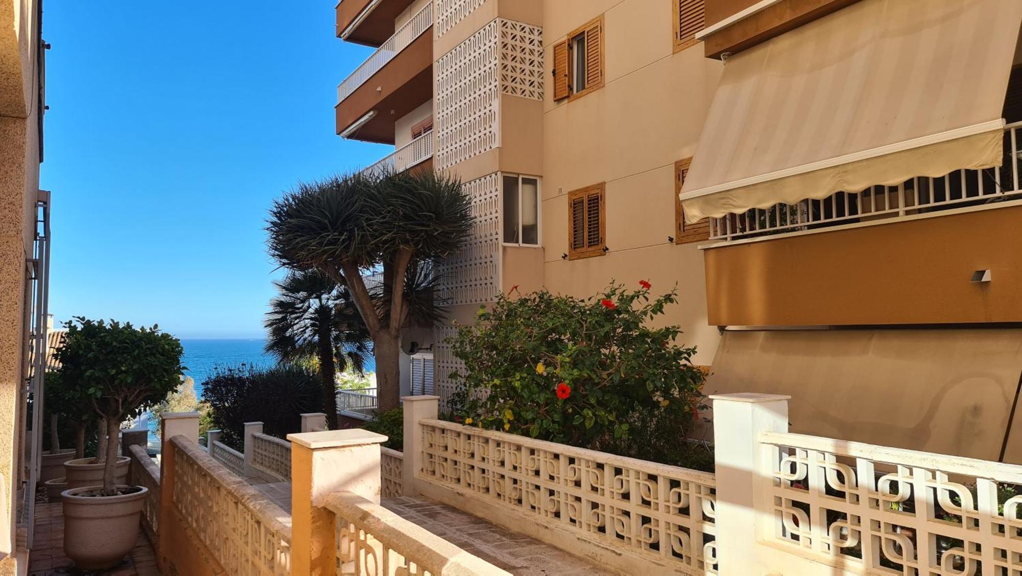 A 150 Metros Del Mar, Parking Gratis, Ac